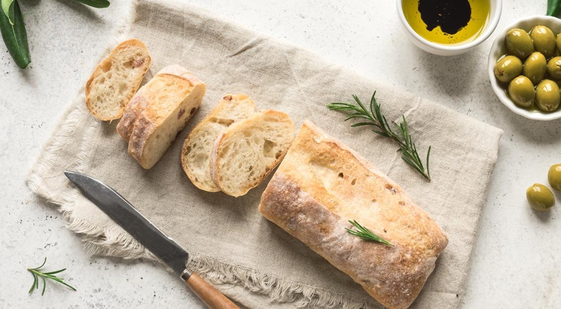 Chleb ciabatta z rozmarynem: aromat włoskiego poranka